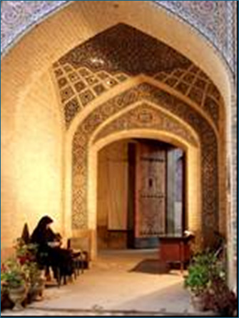 Ingresso alla Moschea rosa a Shiraz