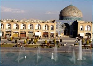 Ingresso alla Moschea rosa a Shiraz